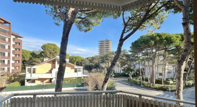 Апартаменты с 2 комнатами с балконом и с видом на город Lignano Pineta Flat With Balcony