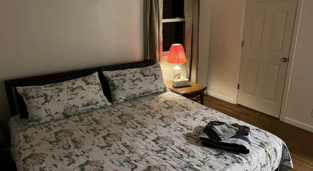 Boat House Ground Floor #2 - 1 Br Waterfront, Wifi 1 Bedroom Apts by RedAwning