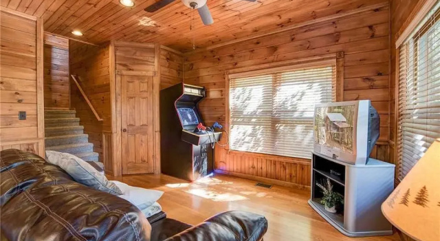 Alpine Nights 3 Bedroom Home with Hot Tub, Забронировать Отель Отели Great Smoky Mountains National Park с парковкой, Парковка