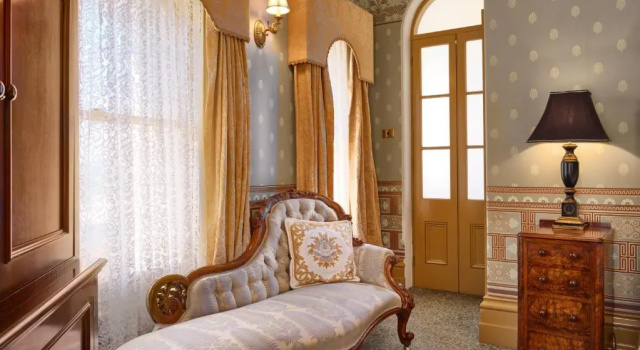 Номер Standard Craig's Royal Hotel