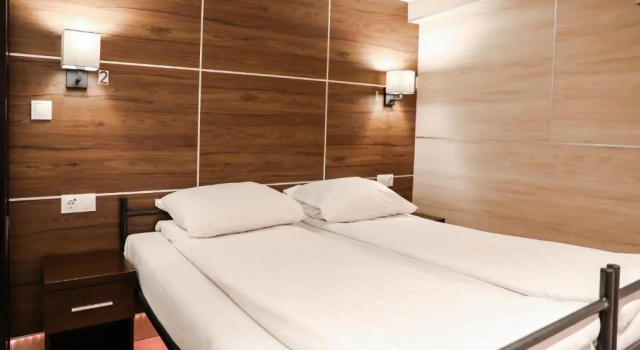 Кровать в общем номере Hotel Jesse