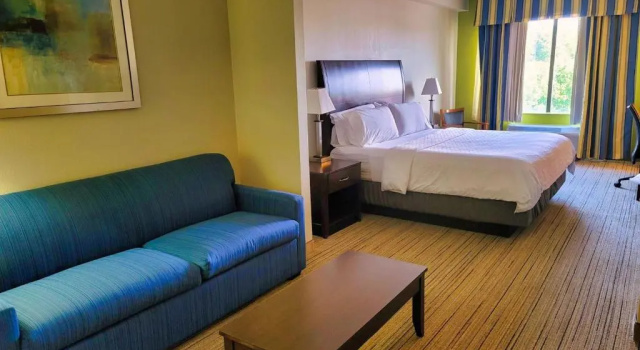 Люкс Holiday Inn Express & Suites Wilson-Downtown by IHG