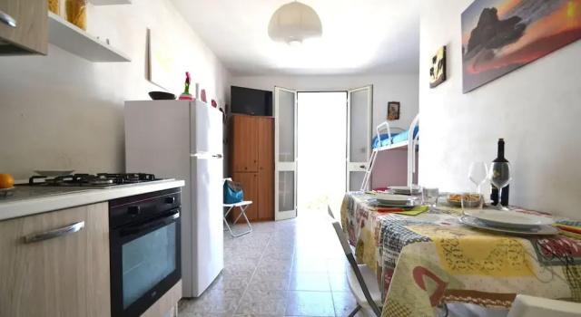 Коттедж c 1 комнатой с балконом Alba Two-room Air-conditioned Holiday Home for 4 Guests