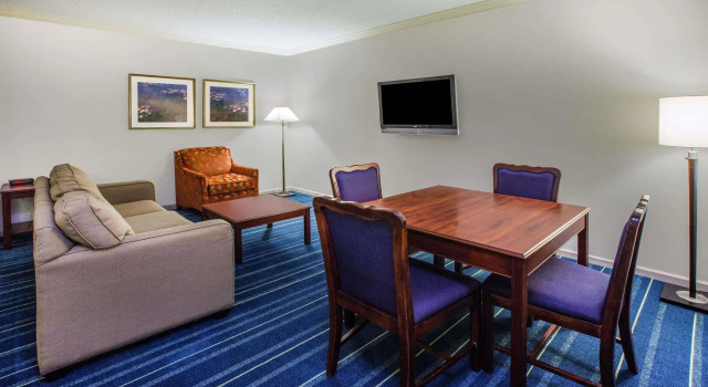 Days Inn by Wyndham Midland, Rezervasyon Otel Midland Michigan