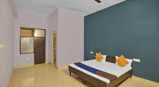 SPOT ON 82185 Noida House, Забронировать Отель Отели штата Уттар-Прадеша с парковкой, Парковка