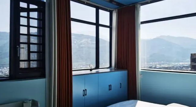 Hanyuan Huaxuan Xiaolou Homestay