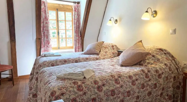 Charmant Gîte Médiéval avec Piscine et Animaux Acceptés - FR-1-489-335, Брондау Қонақ үй Herisson Auvergne