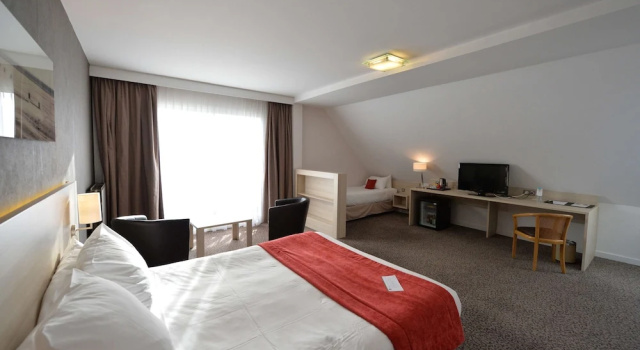 Семейный номер Standard с балконом и с видом на море Best Western Plus Le Roof Vannes Bord de Mer