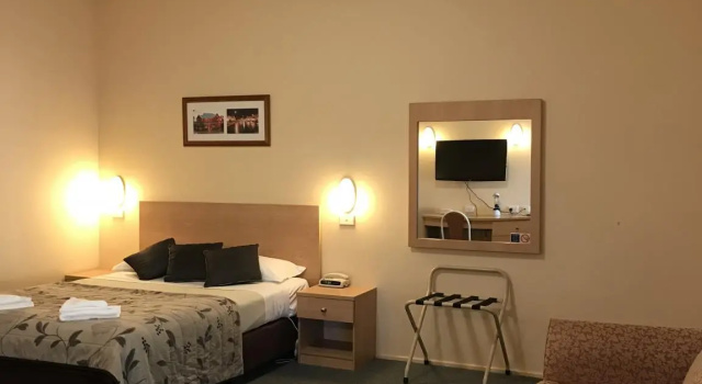 Номер Executive Country Gardens Motor Inn