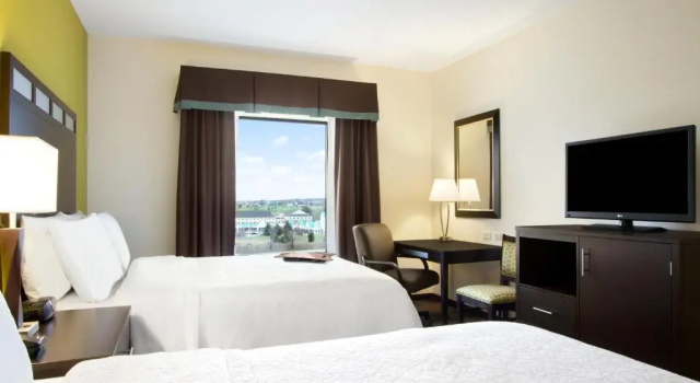 Четырёхместный номер Standard Hampton Inn & Suites York South