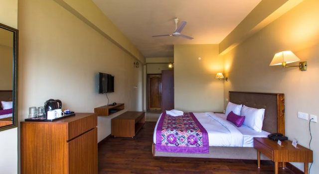 Двухместный люкс с балконом Mount Himalayan Hotel