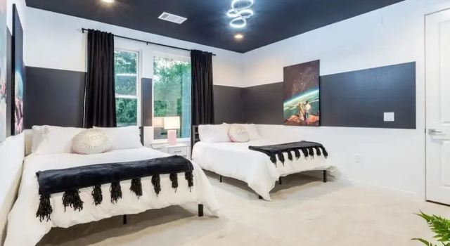 Massive 10br Compound6 Min to Downtown Austin