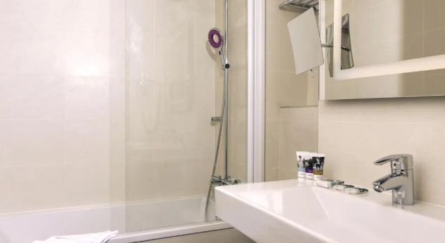 Четырёхместный номер Privilege Mercure Paris Montparnasse Raspail