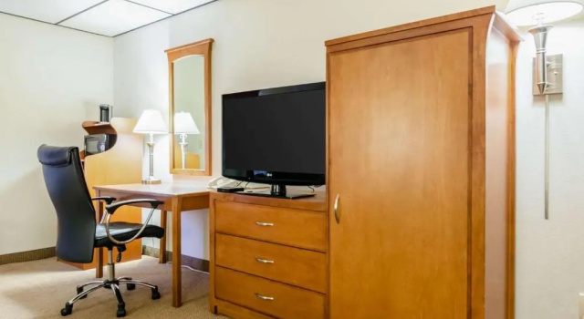 Четырёхместный номер Standard Цокольный этаж Sunflower Inn & Suites