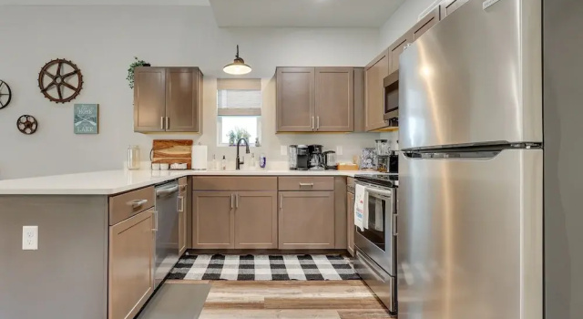 Коттедж с 3 комнатами с балконом Counce Vacation Rental w/ Private Deck: Near Golf!
