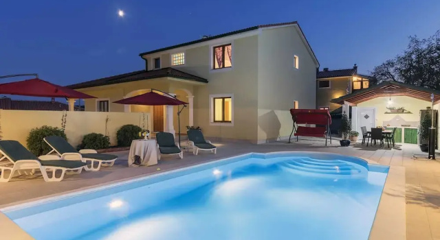 Villa in Vodnjan With Private Swimming Pool, Забронировать Вилла Коттеджи Pula Riviera, Коттедж