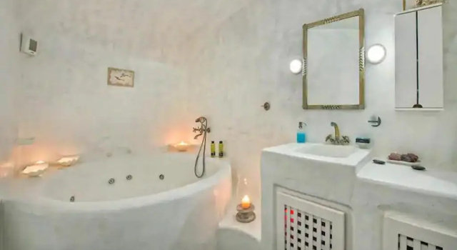 Superb 4-bedrooms Villa with private pool, Забронировать Вилла Отели Эксо-Гония с парковкой, Парковка