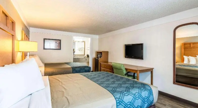 Четырёхместный номер Standard Econo Lodge Gastonia North