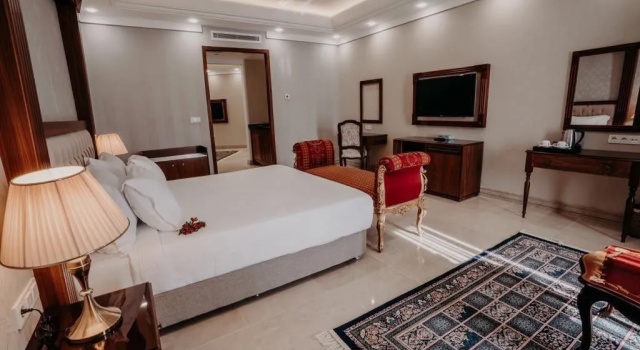 Wisteria Grand Hotel