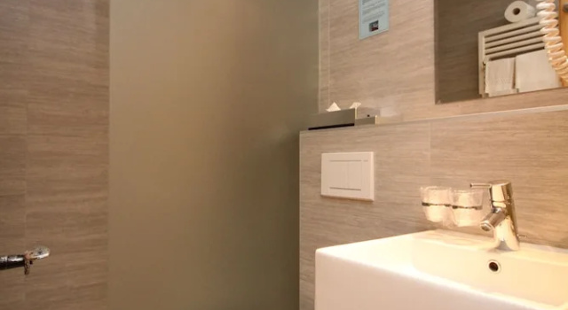 Одноместный номер Standard с балконом Hôtel Alpina - Swiss Ski & Bike Lodge Grimentz