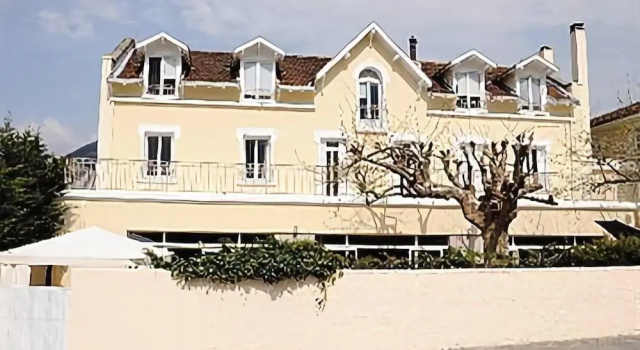 Hôtel Restaurant La Chaumière, Забронировать Отель Вуарон 