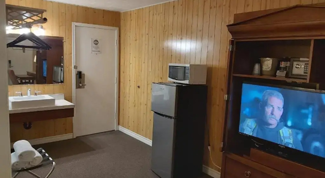 Четырёхместный номер Deluxe Travel Inn Hearst