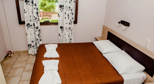 Eleana Apartments And Studios, Забронировать Апартаменты/квартира Отели Арьирадес с бассейном, Бассейн