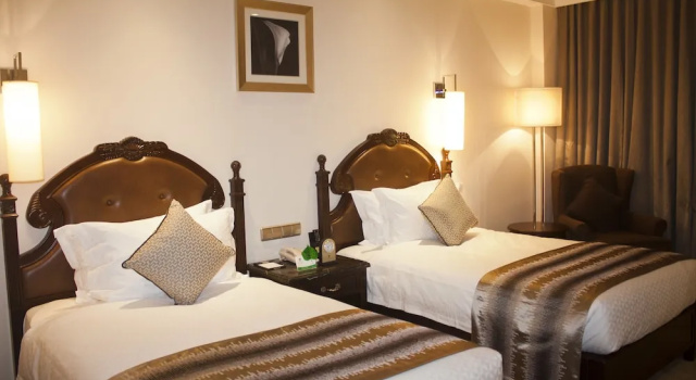 Двухместный номер Superior с балконом Tang Palace Hotel