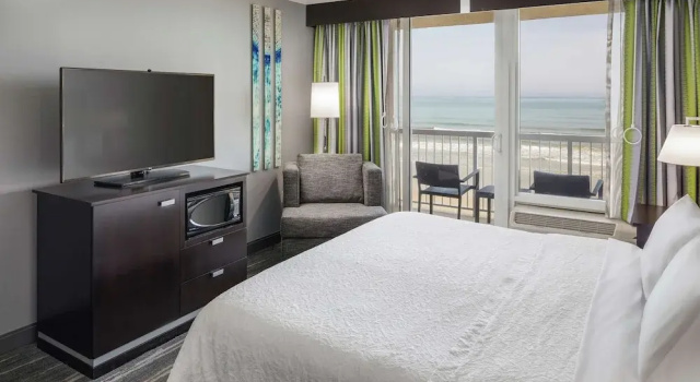 Двухместный номер Standard с балконом и с частичным видом на океан Hampton Inn Daytona Beach/Beachfront