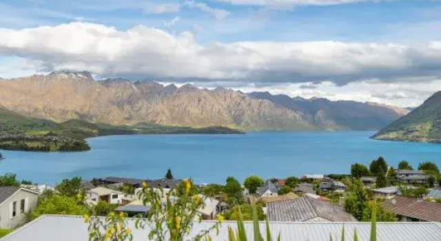Fernhill Lookout | Near Town • Remarkables Views, Забронировать Отель Отели Отаго с парковкой, Парковка