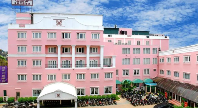 Двухместный люкс Capital Garden Hotel