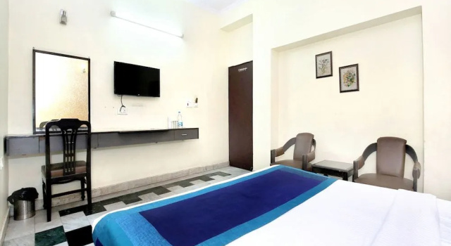 OYO 10111 Hotel Roopa International