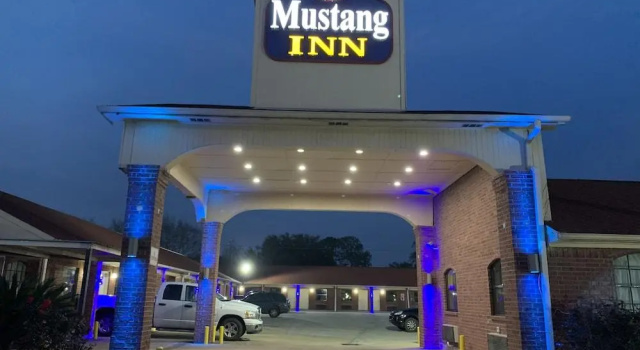 Luxury Inn and Suites, Забронировать Отель Хьюстон Texas Gulf Coast