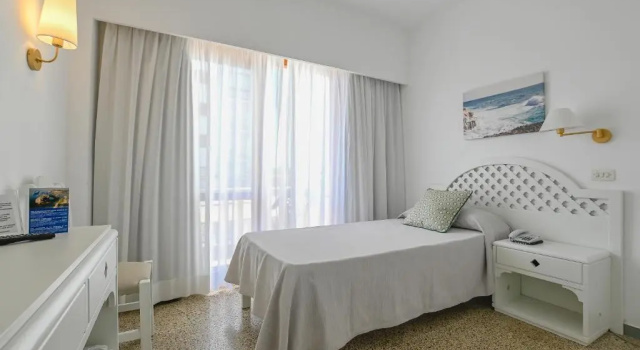 Одноместный номер Standard Hotel Pinos Playa