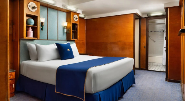 Двухместная каюта Deluxe с видом на гавань The Queen Mary