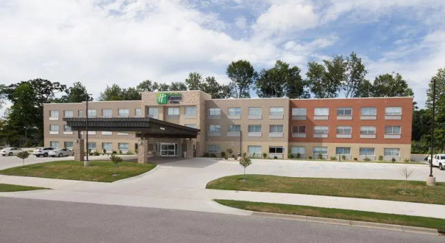 Люкс с 2 комнатами Holiday Inn Express & Suites Michigan City by IHG