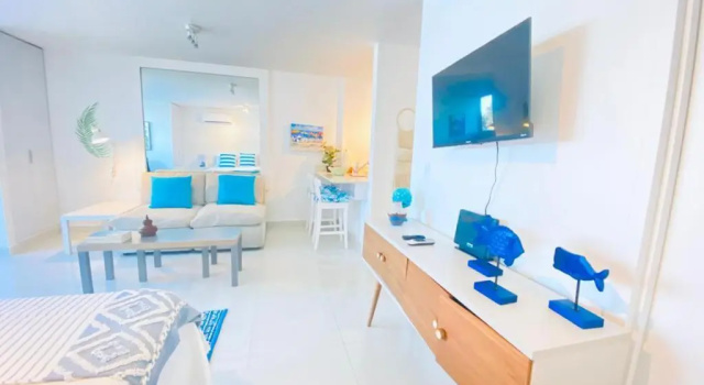KASA Las Palmas studio apt for 2 OCEAN VIEW BEACHFRONT CONDO POOL, Забронировать Апартаменты/квартира Отели Каролины с парковкой, Парковка