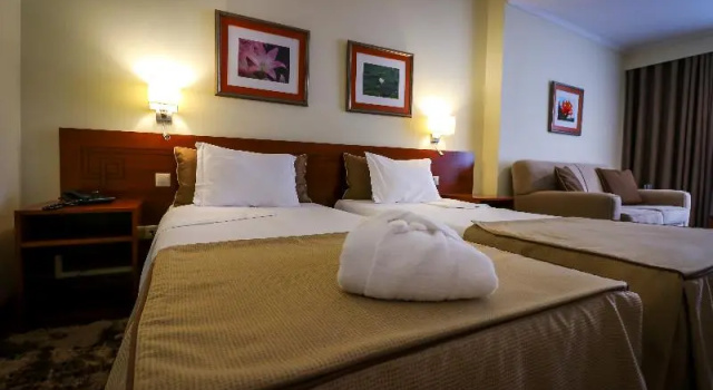 Семейный номер Standard с балконом Hotel Camoes