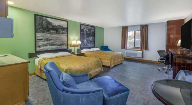 Четырёхместный номер Deluxe Super 8 by Wyndham Uniontown PA