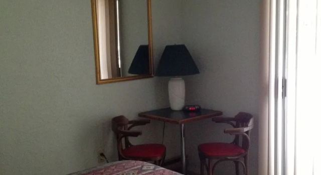 La Villa Motel, Забронировать Мотель Отели Оканагана Фолс с парковкой, Парковка