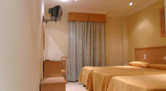 Трёхместный номер Hotel los Girasoles