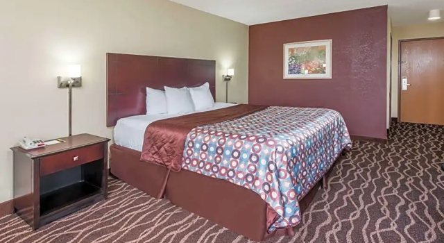 Номер Standard Days Inn & Suites by Wyndham Casey