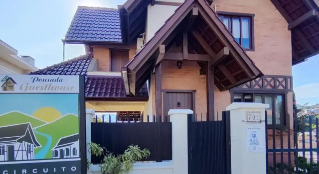 Mara e Ricardo Guesthouse, Забронировать Гостевой дом Тимбо Санта-Катарина
