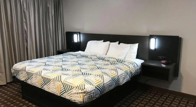 Четырёхместный номер Standard Studio 6 Suites Tupelo, MS - North
