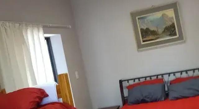 Immaculate 2-bed Garden Cottage in Beaufort West, Забронировать Дом для отпуска Виллы Бофорт-Уэст, Вилла