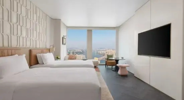 Четырёхместный номер Premium с видом на реку Vignette Collection TFT Chongqing by IHG