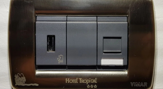 Трёхместный номер Standard с балконом Hotel Tropical