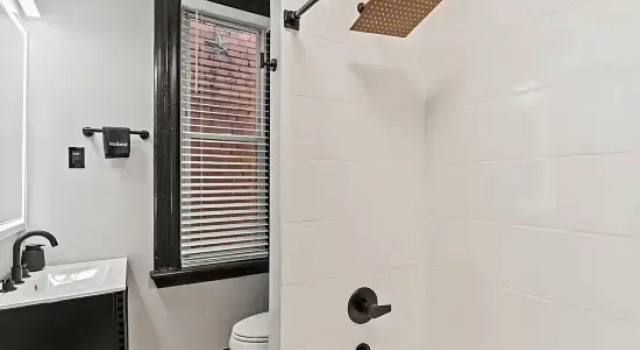 Luxury, Historic 4Bd Rowhouse in the Heart of DC!, Забронировать Отель Northwest 