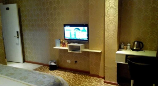 Qujing Ruixin Business Hotel