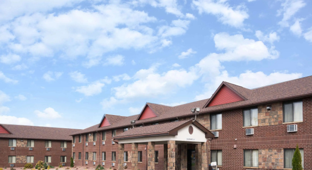 Baymont by Wyndham Eau Claire WI, Забронировать Отель О-Клэр Висконсин